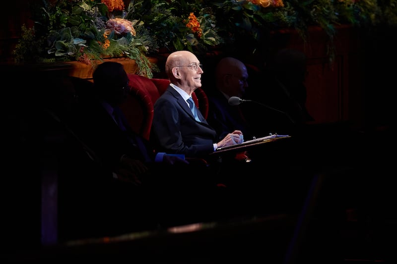 Le président Henry B. Eyring s'exprime pendant la session du dimanche matin de la conférence générale d'octobre 2026 dans le Centre de conférence à Salt Lake City, le 4 octobre 2026.