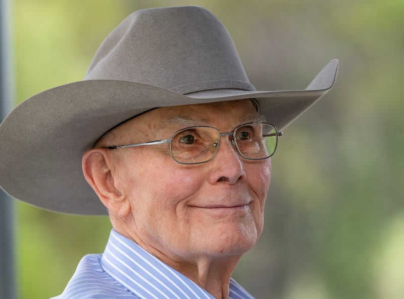 Le président Dallin H. Oaks sourit lors d’une réunion spirituelle familiale le samedi 4 juillet 2026, à Joe's Valley (Utah).