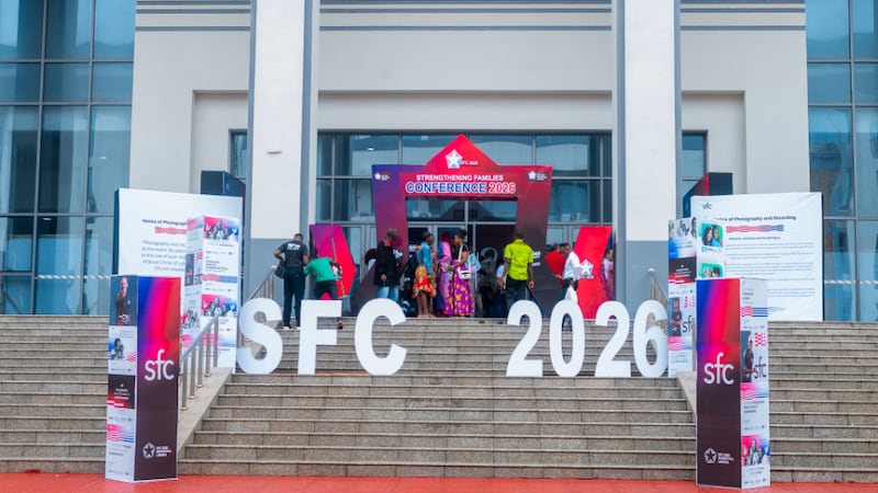 L'extérieur de la salle de réunion où s'est tenue la huitième conférence annuelle sur le renforcement des familles les 19 et 20 juin 2026 à Monrovia, au Liberia.