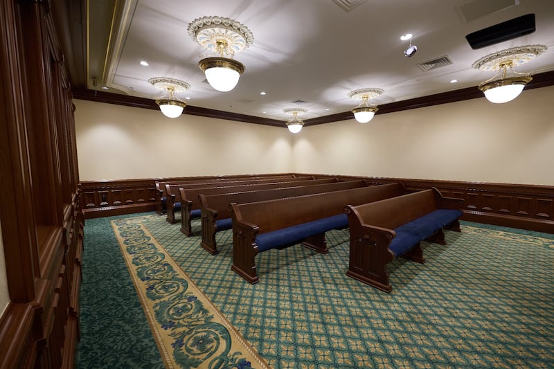 La chapelle est des fonts baptismaux dans le temple de Salt Lake, le mardi 21 avril 2026, à Salt Lake City.