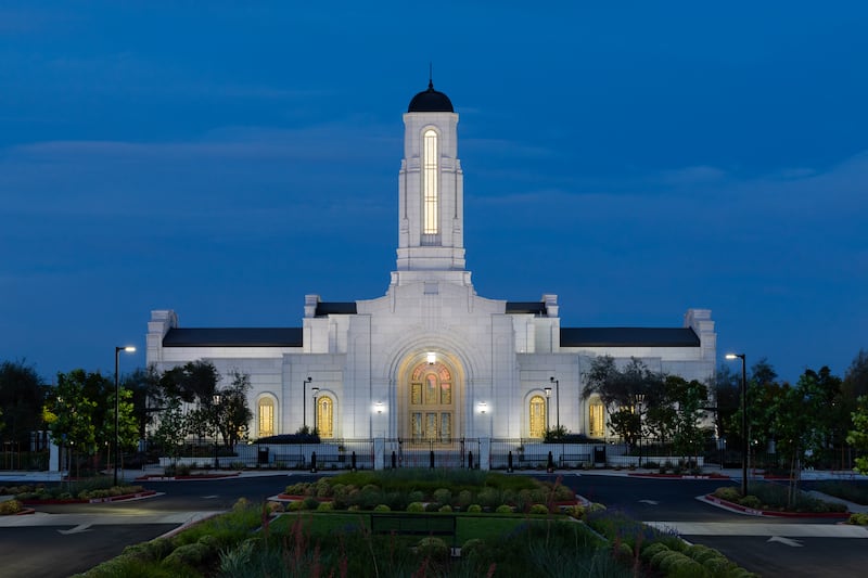 Le temple de Modesto (Californie) la nuit.