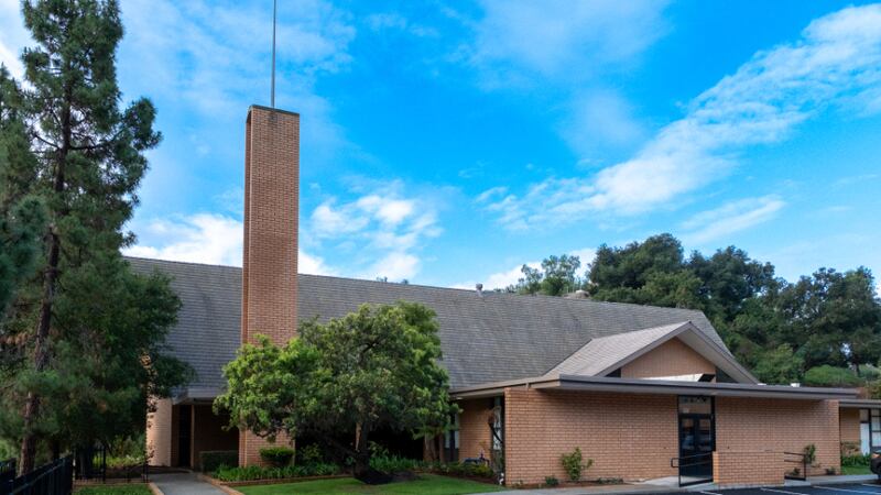 La chapelle de Pacific Palisades, en Californie, photographiée le dimanche 12 avril 2026, après sa reconsécration à la suite d'une rénovation majeure rendue nécessaire par les dommages causés par la fumée et les cendres lors de l'incendie de Palisades en janvier 2025.