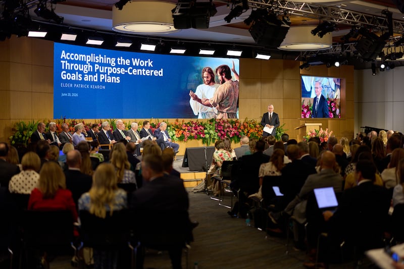 Frère Patrick Kearon du Collège des douze apôtres s'exprime lors du séminaire 2026 pour les nouveaux présidents de mission au centre de formation des missionnaires de Provo à Provo, Utah, le samedi 20 juin 2026.