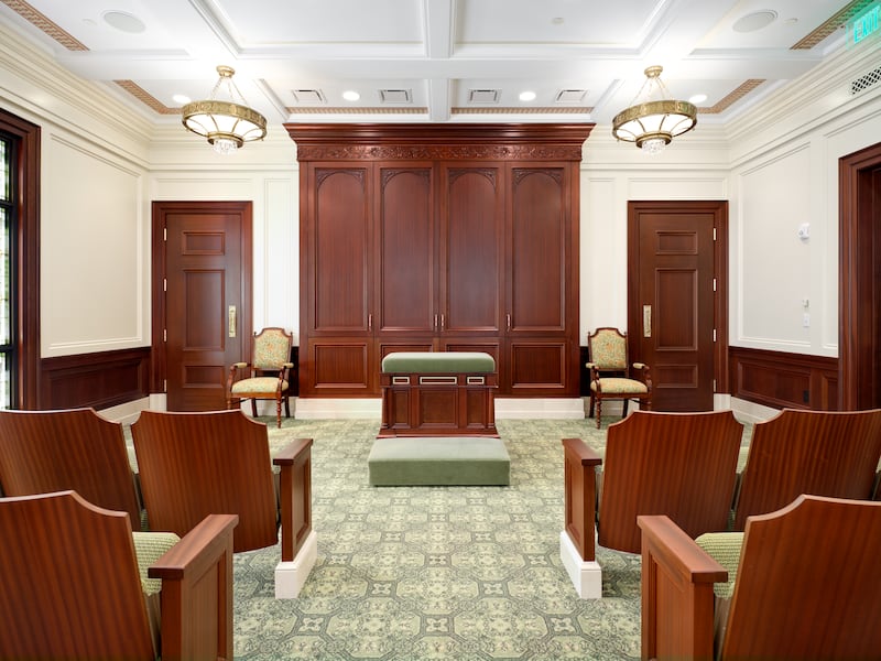 Une salle d'instruction à l'intérieur du temple de Cody (Wyoming).