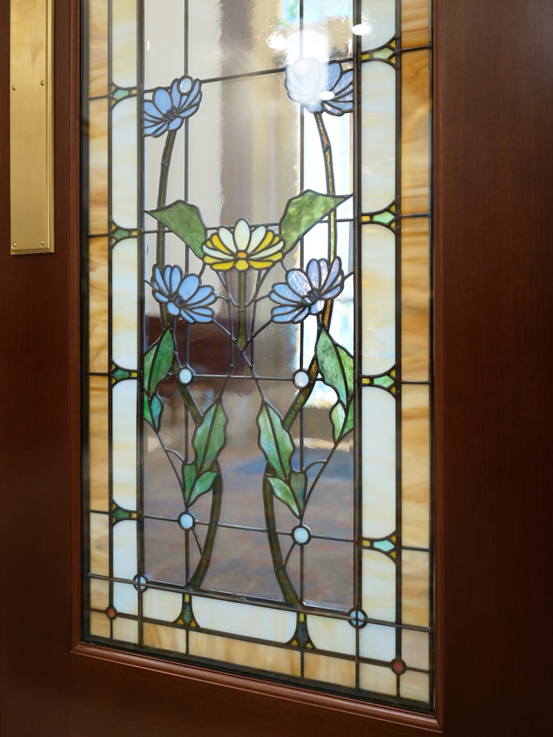 Un vitrail à l'intérieur du temple de Montpelier (Idaho).