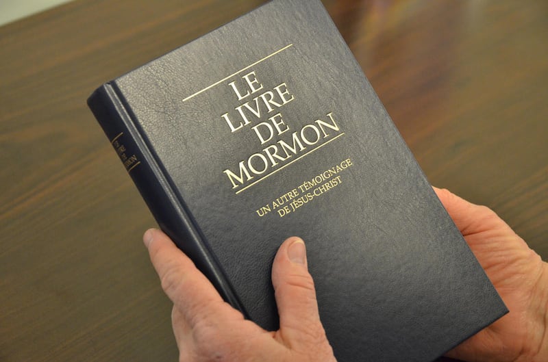 Couverture d'une édition plus récente du Livre de Mormon en français.