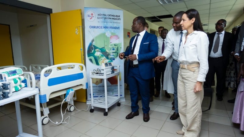Des dirigeants de l'Église et des responsables de l'hôpital visitent l'hôpital catholique St. Giuseppe Moscati à Yamoussoukro, en Côte d'Ivoire, le 11 mars 2026.