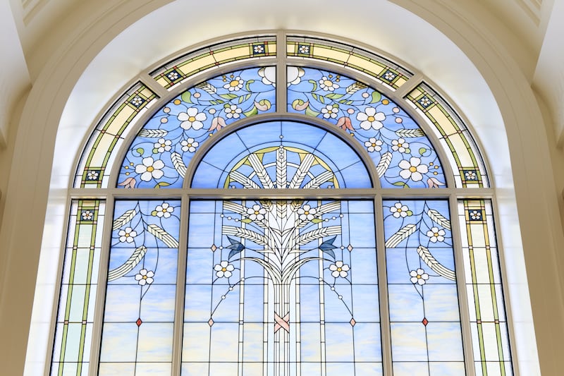 Un vitrail d'art à l'intérieur du temple d'Ephraim (Utah).