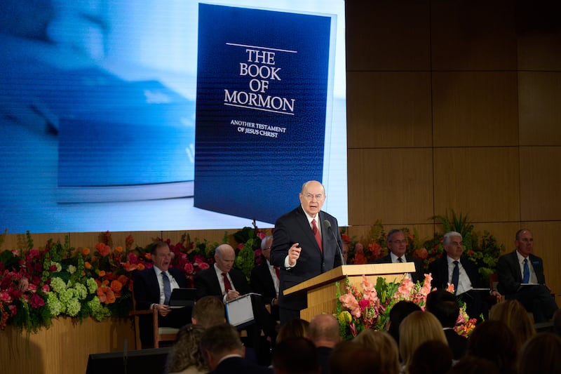 Frère Quentin L. Cook, du Collège des douze apôtres, s'exprime lors du séminaire de 2026 pour les nouveaux présidents de mission au centre de formation des missionnaires de Provo, à Provo, dans l'Utah, le 19 juin 2026.