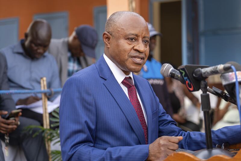 Elder Alfred Kyungu, soixante-dix Autorité générale et président de l'interrégion Afrique de l'Ouest de l'Église, s'adresse aux participants lors d'une cérémonie de remise au Jardin horticole des femmes de Bakau dans la municipalité de Kanifing, en Gambie, le mercredi 11 juin 2025.