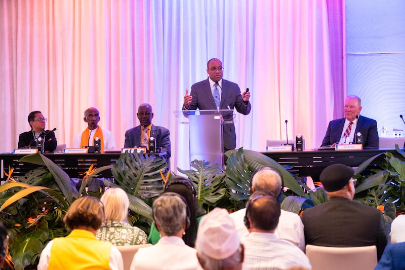 Elder Ahmad S. Corbitt, soixante-dix Autorité générale et membre de la présidence de l'interrégion des Caraïbes de l'Église, s'exprime lors du troisième Symposium des Caraïbes sur la liberté religieuse à Punta Cana, en République dominicaine.