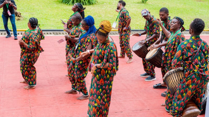 Des artistes participent à la huitième conférence annuelle sur le renforcement des familles, tenue du 19 au 20 juin 2026, à Monrovia, au Liberia.