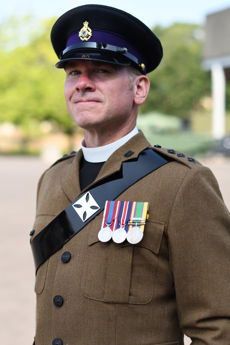 L'aumônier capitaine Jonathan Bleakley est devenu l'un des deux premiers aumôniers saints des derniers jours de l'armée britannique lorsqu'il a terminé sa formation à l'Académie royale militaire de Sandhurst, dans le Berkshire (Angleterre), le 18 juillet 2026.