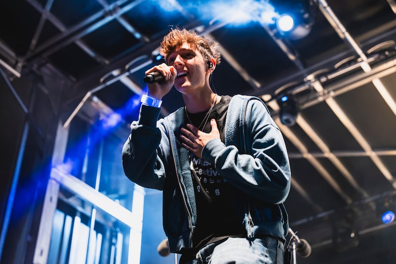 Ian Wolfgramm chante lors du Festival de musique des jeunes de Las Vegas qui s'est tenu à l'UNLV le samedi 17 octobre 2026.