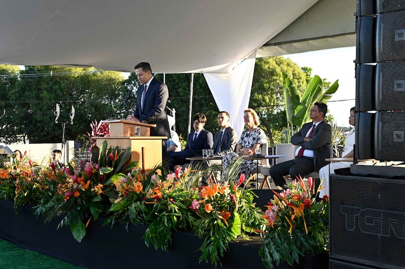 Frère B. Corey Cuvelier, soixante-dix Autorité générale et membre de la présidence de l'interrégion du Brésil, s'adresse à l'assistance durant la cérémonie d'ouverture du chantier du temple de Maceió (Brésil) à Maceió, au Brésil, le 10 octobre 2026.