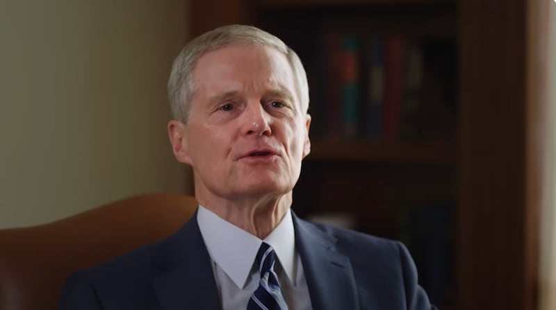 Frère David A. Bednar du Collège des douze apôtres s'adresse aux législateurs et aux décideurs politiques au sujet du renforcement des liens familiaux grâce à l'utilisation des technologies dans son message vidéo présenté lors de la 3e conférence annuelle de l'IDCT à Abu Dhabi, aux Émirats arabes unis, qui a eu lieu le 3 juin 2026.