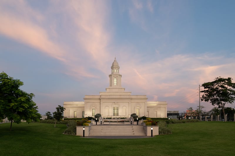 Le temple de Managua (Nicaragua) au crépuscule.