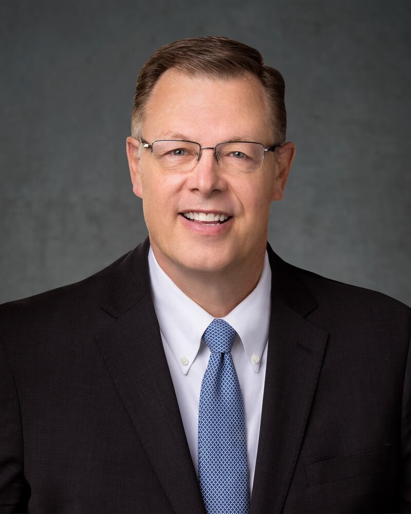 Elder Clark G. Gilbert du Collège des douze apôtres.