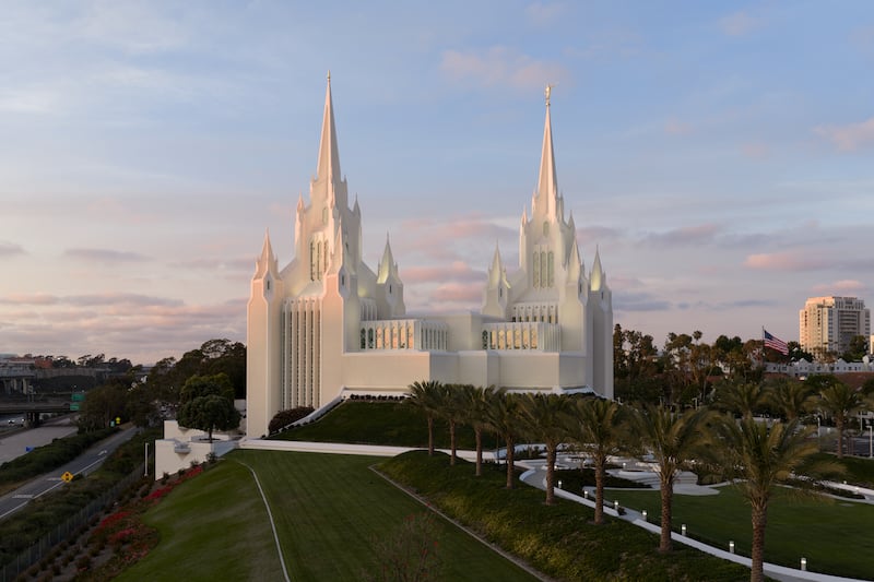 Le temple de San Diego (Californie) au crépuscule.