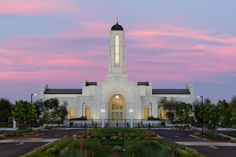 Le temple de Modesto (Californie) au crépuscule.