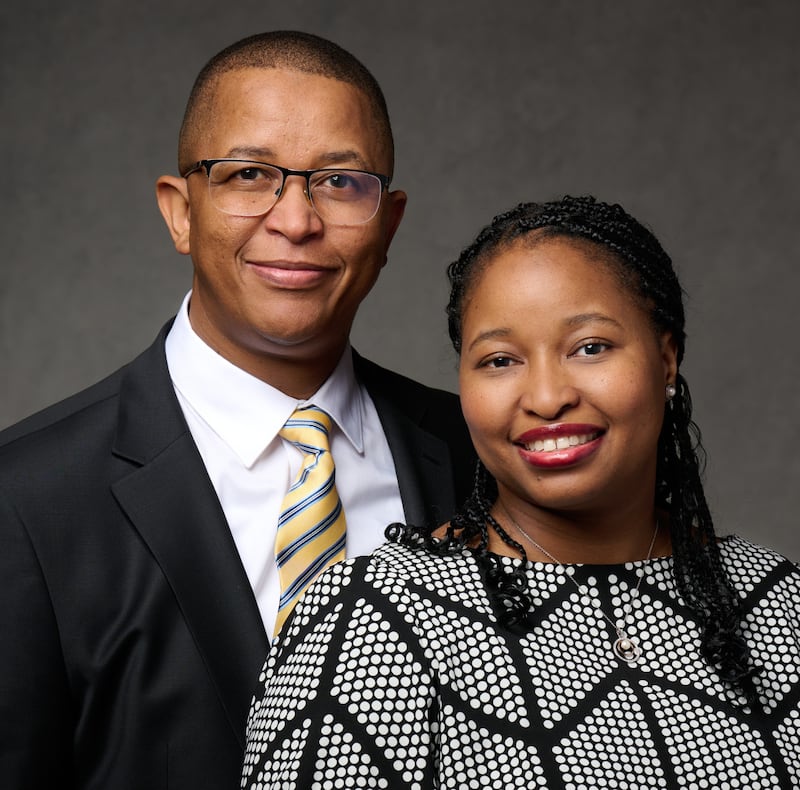 Elder Clement M. Matswagothata, soixante-dix Autorité générale, et sœur Novelty Busisiwe Matswagothata, qui serviront comme président et compagne de la mission d'Arkansas Bentonville à partir de juillet 2026.