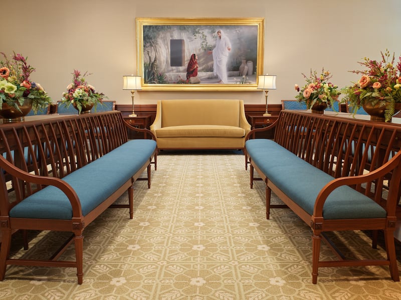 Une salle d'attente à l'intérieur du temple d'Ephraim (Utah).