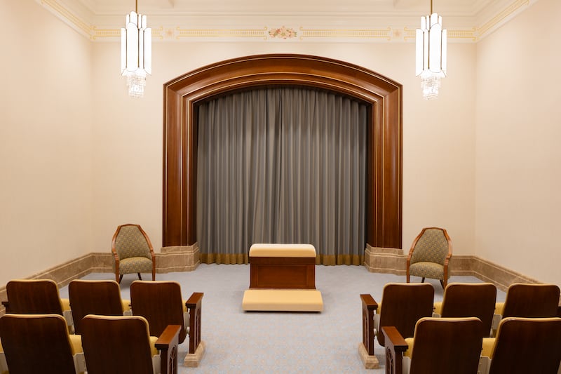 Une salle d'instruction à l'intérieur du temple de Modesto (Californie).